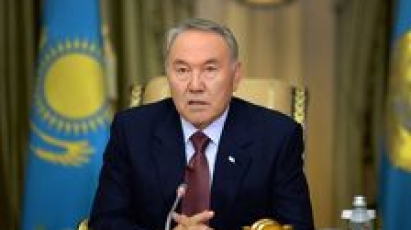 Назарбаев провел консультации по внеочередным парламентским выборам